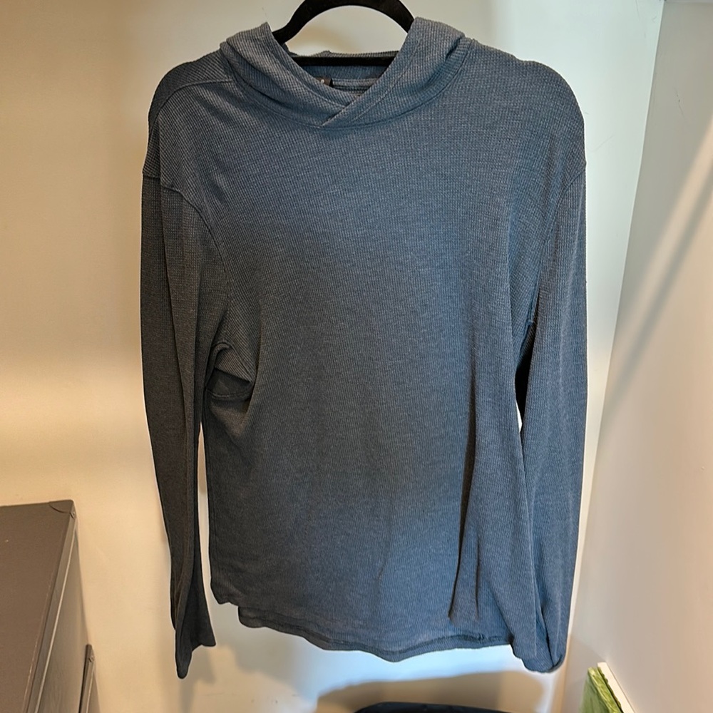 Lululemon hooded long sleeve shirt size large
